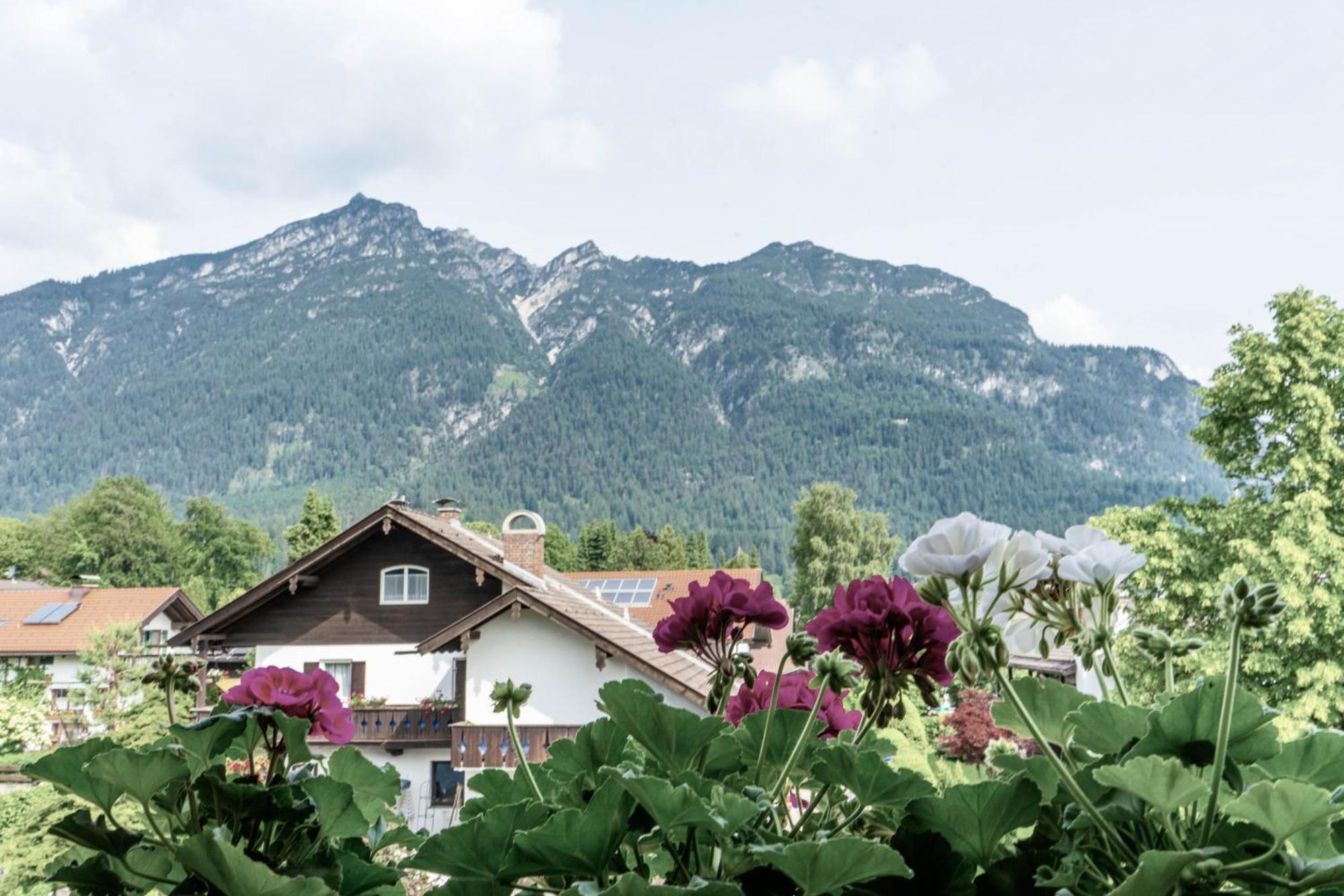 Gaestehaus Quirin Garmisch-Partenkirchen Exteriör bild